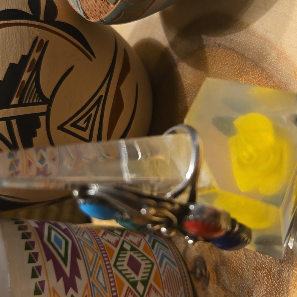 Sterling Silver Ring Featuring A Leaf Design With… - image 2